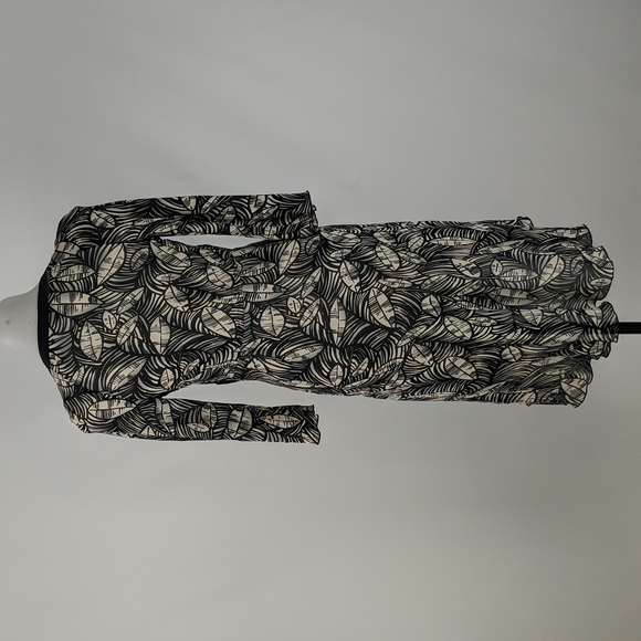 Wish Dress Size 12 Black Cream Leaf Pattern V-Neck Sheer 3/4 Bell Sleeves Midi - Picture 4 of 10